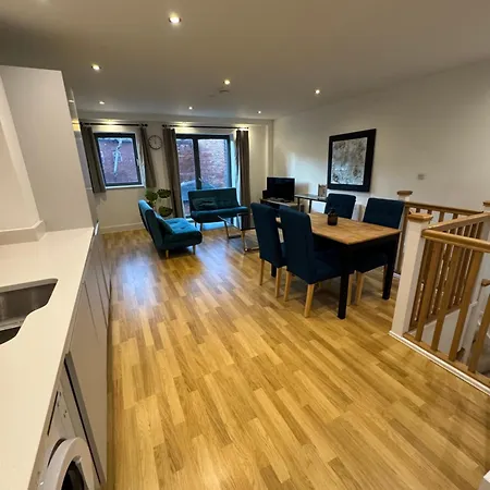 Lägenhet 2 Bed Duplex With En-suite 5 Mins Walk From Centre *