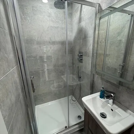 Lägenhet 2 Bed Duplex With En-suite 5 Mins Walk From Centre