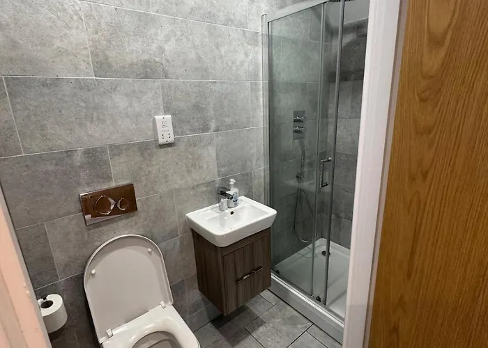 2 Bed Duplex With En-suite 5 Mins Walk From Centre Lägenhet